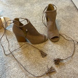 Altard State heels, size 7.5, lace up